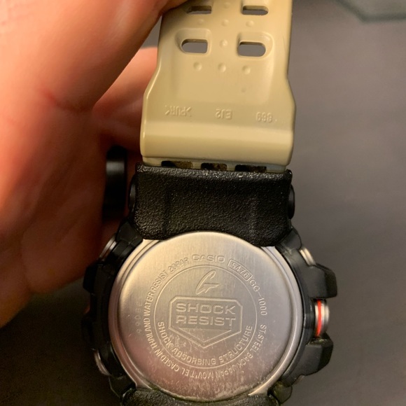 I attempted to replace the batteries. the watch is not water proof anymore. - Picture 2 of 5